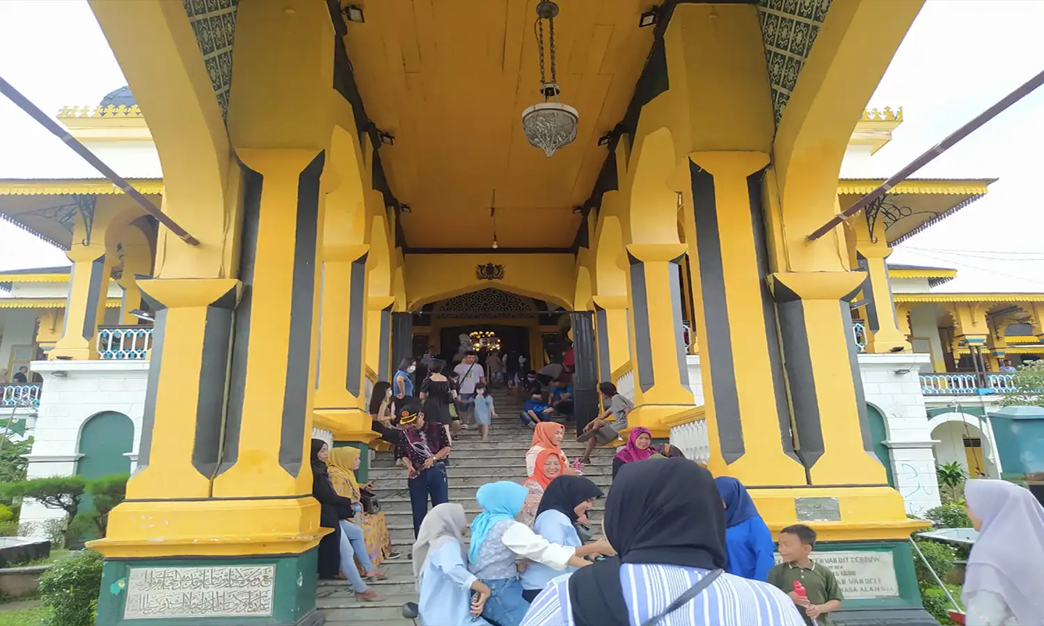 Liburan Natal, Pengunjung Menyemut di Istana Maimun dan Taman Cadika